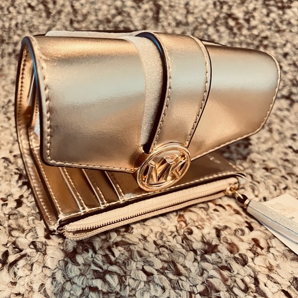 Michael Kors Carmen Medium Bifold Wallet - Picture 2 of 5